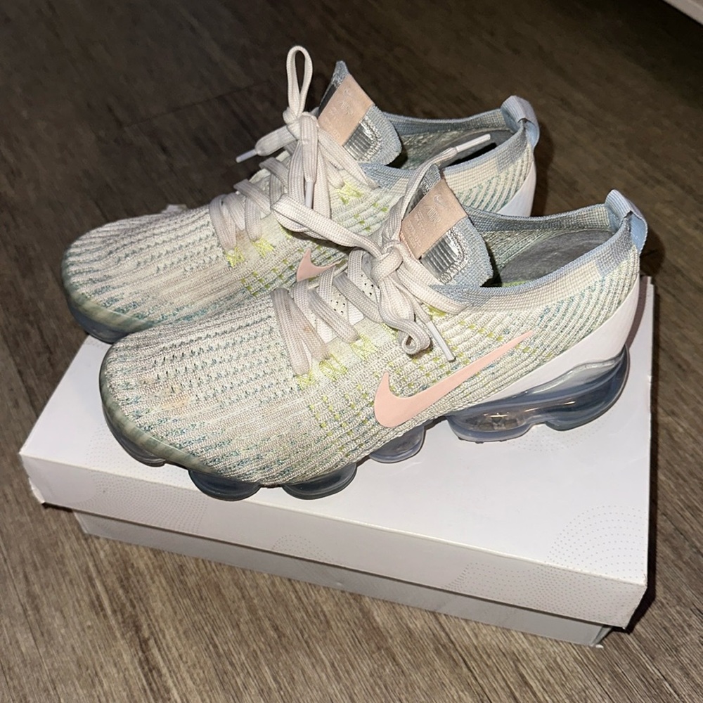 Nike vapormax flyknit 3 (white/washed coral) size 7.5 women’s
